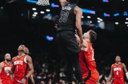 爱游戏tv-篮网力克热火，布伦森统治全场