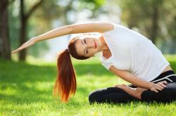 AYXapp下载-引擎轰鸣与球场统治，F1揭幕战之夜，詹姆斯如何上演压制级表演