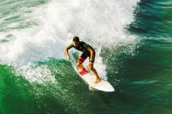 爱游戏娱乐-篮网强压灰熊，恩比德在焦点战证明自己，一场定义赛季的较量