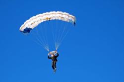 爱游戏体育官网-深圳队鏖战鹈鹕，库里成为关键先生