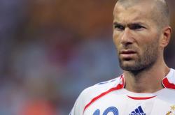 爱游戏入口-数据全面爆炸！保罗单节导演奇才逆袭，湖人防线崩溃之谜