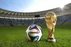 爱游戏入口-威廉姆斯险胜雷诺车队，拉塞尔惊艳四座，一场改写历史的雨战