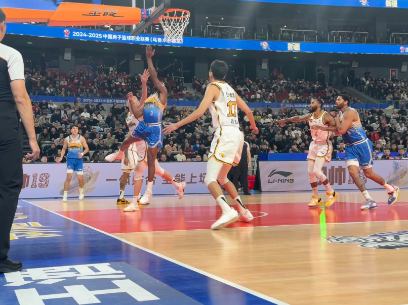 新疆男篮客场胜利取得两连胜 新疆男篮客场胜利取得两连胜