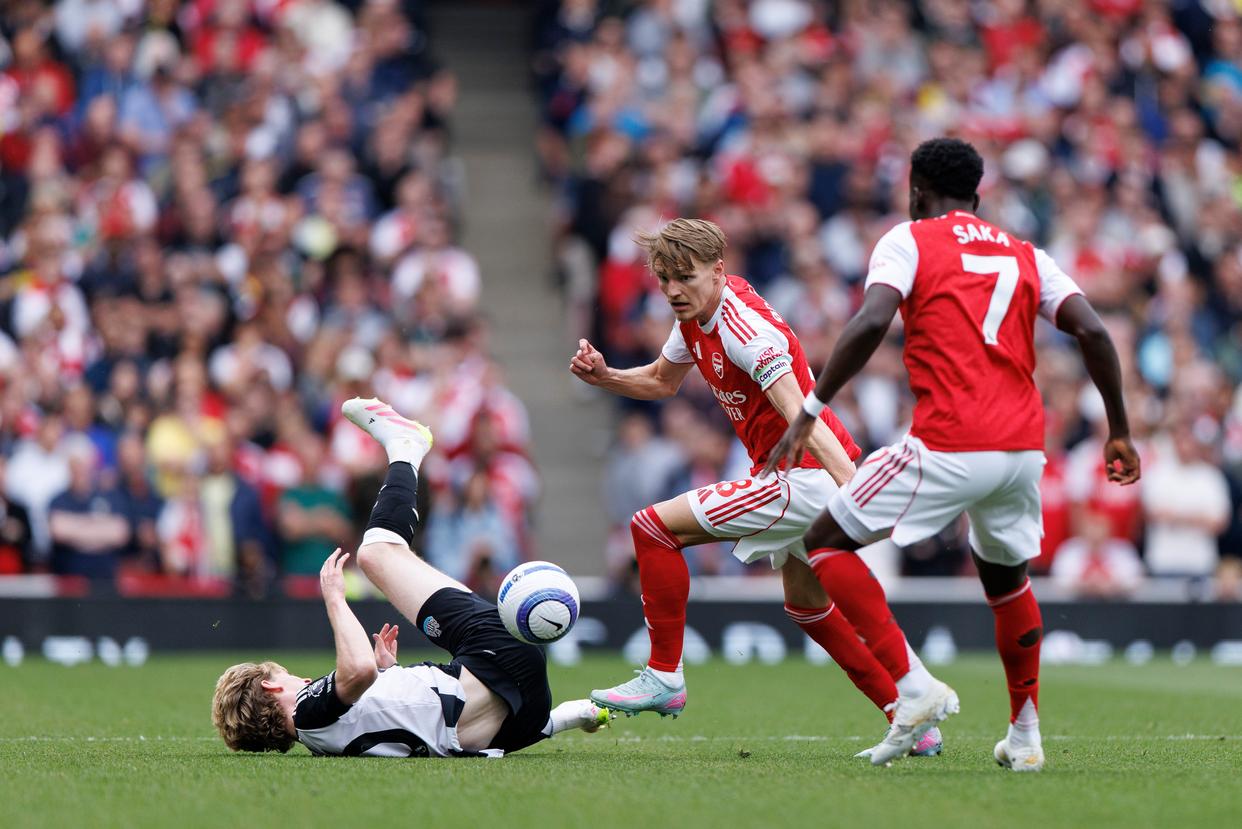 阿森纳后卫表现稳健,助球队守住进球优势 阿森纳后卫表现稳健,助球队守住进球优势