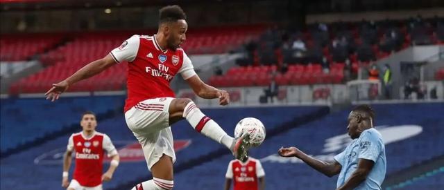 阿森纳后卫表现稳健,助球队守住进球优势 阿森纳后卫表现稳健,助球队守住进球优势