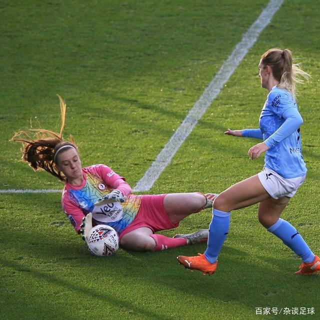 意大利女足在激烈比拼中获胜 意大利女足在激烈比拼中获胜