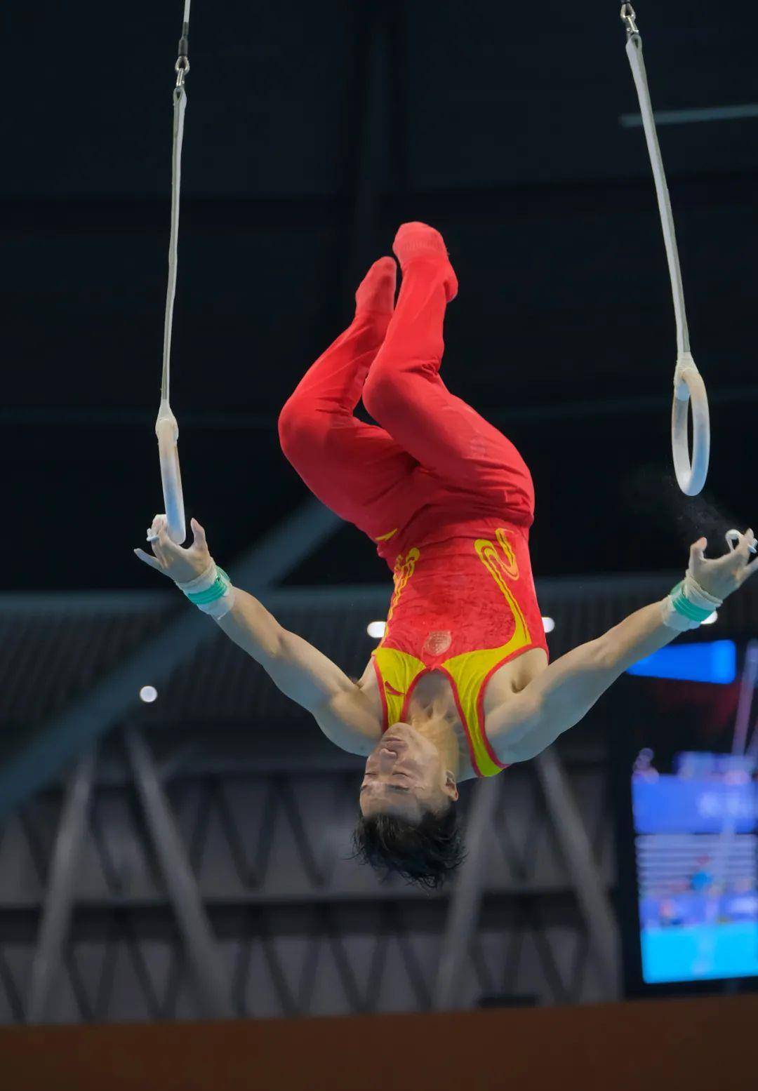 阿根廷体操名将荣登宝座，斩获金牌殊荣！
