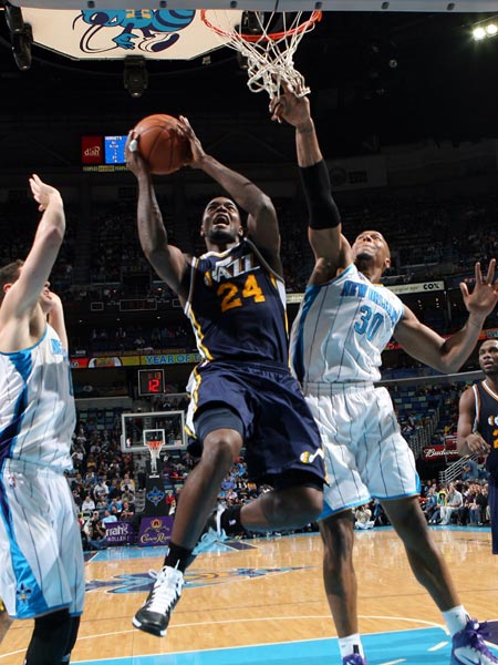 黄蜂队大胜对手,新援发挥关键作用的简单介绍 黄蜂队大胜对手,新援发挥关键作用的简单介绍