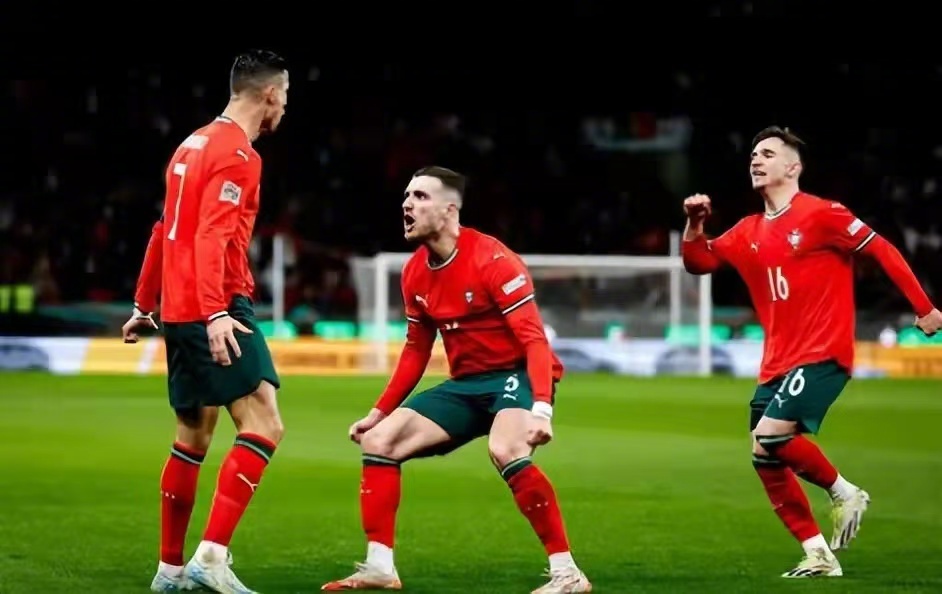 关于球员技术出众,助力球队成功逆转比分的信息 关于球员技术出众,助力球队成功逆转比分的信息