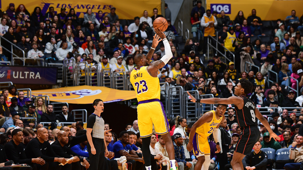 包含活塞主教练赛后点评，球队表现进步令人鼓舞的词条