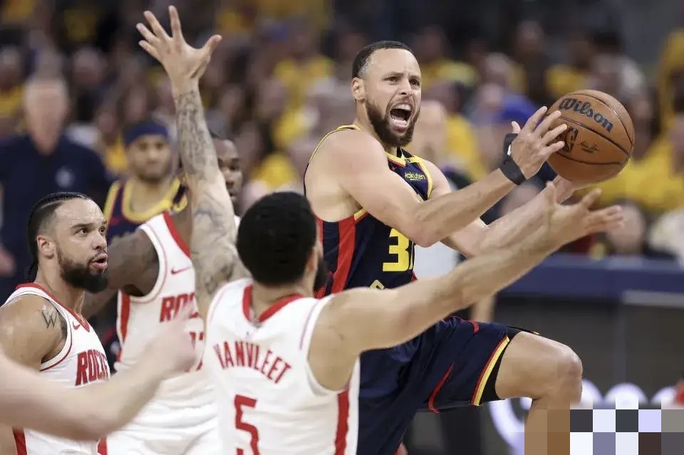 雄鹿完胜火箭,范弗利特点燃赛场 雄鹿完胜火箭,范弗利特点燃赛场