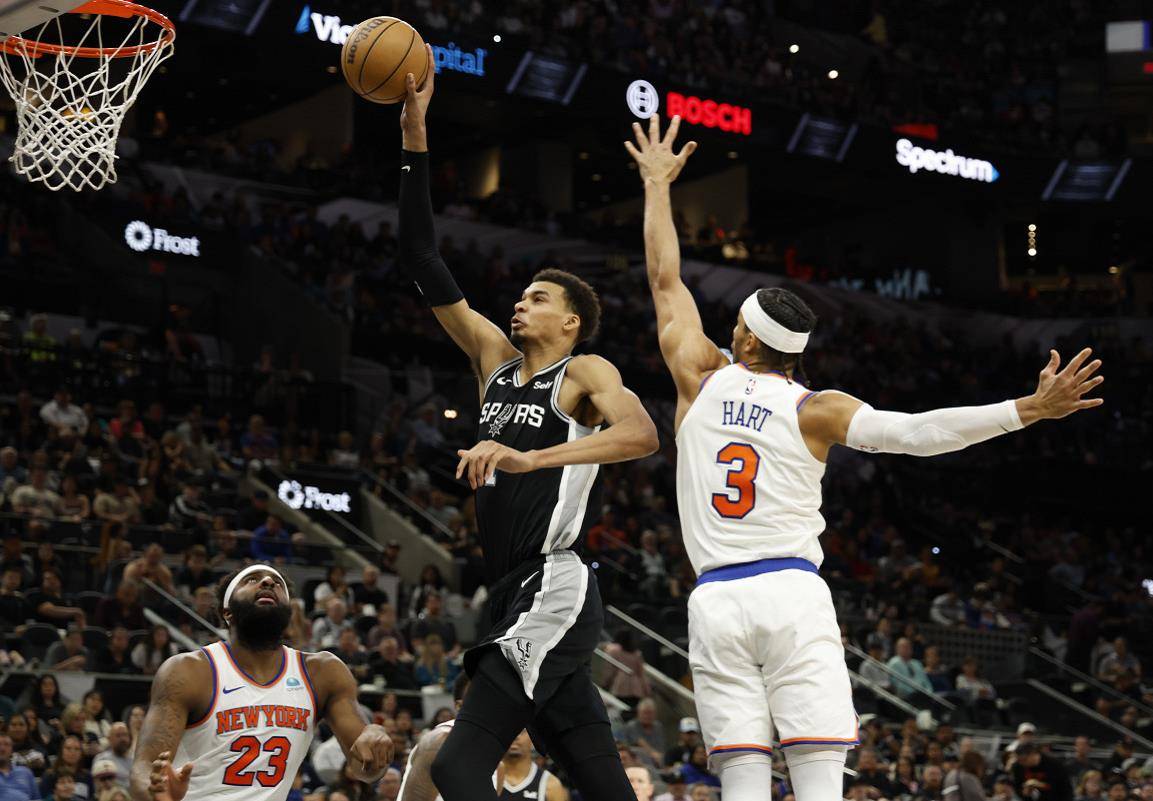 意大利男篮强势尼克斯,福克斯制霸全场 意大利男篮强势尼克斯,福克斯制霸全场