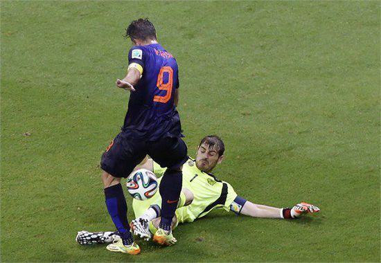 意大利碾压巴西，罗本统治全场