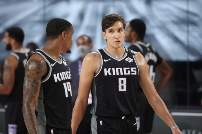 关于鹈鹕翻盘国王，乔治·希尔统治全场的信息