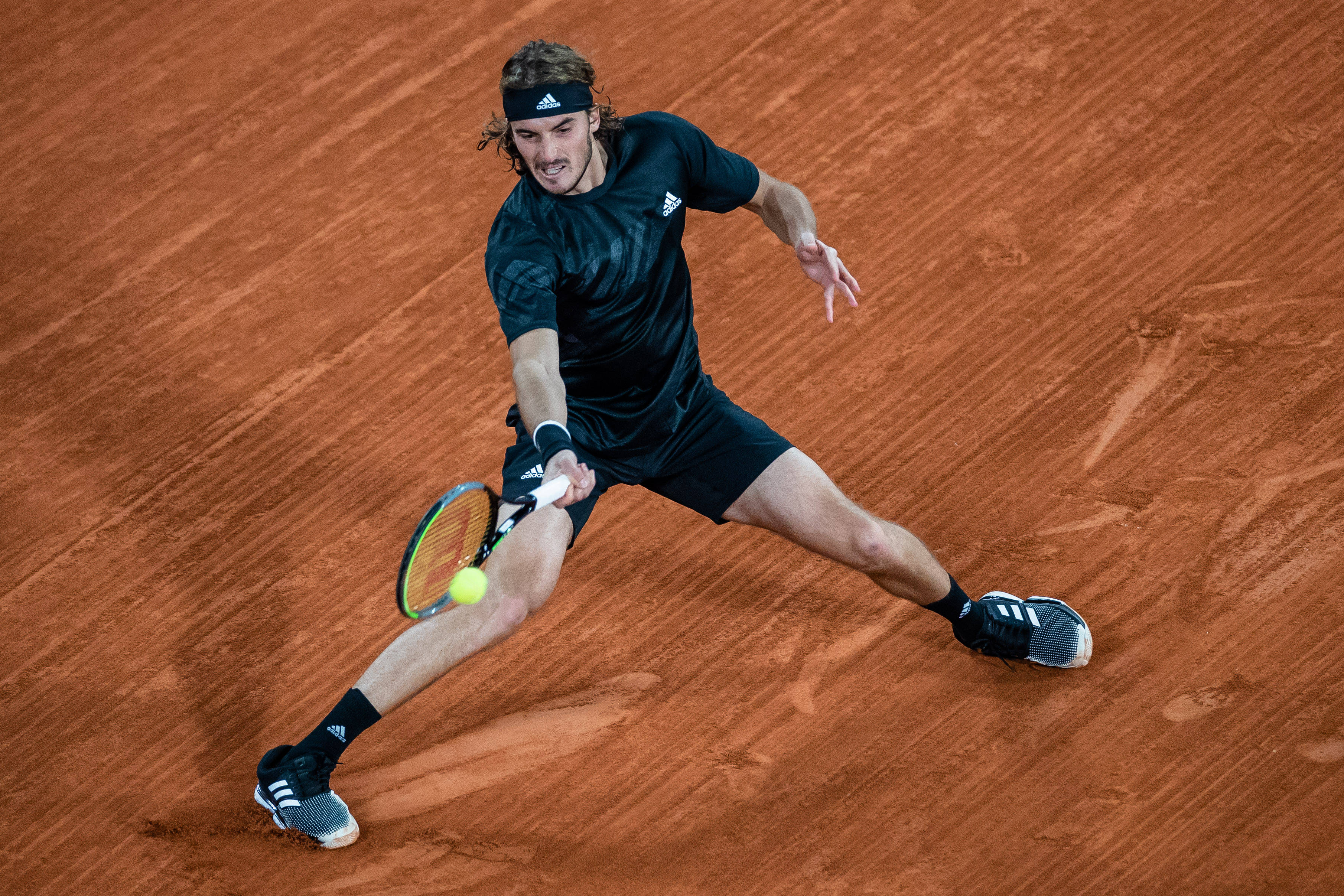 关于法国网球队爆冷西班牙网球队,西西帕斯关键制胜的信息 关于法国网球队爆冷西班牙网球队,西西帕斯关键制胜的信息