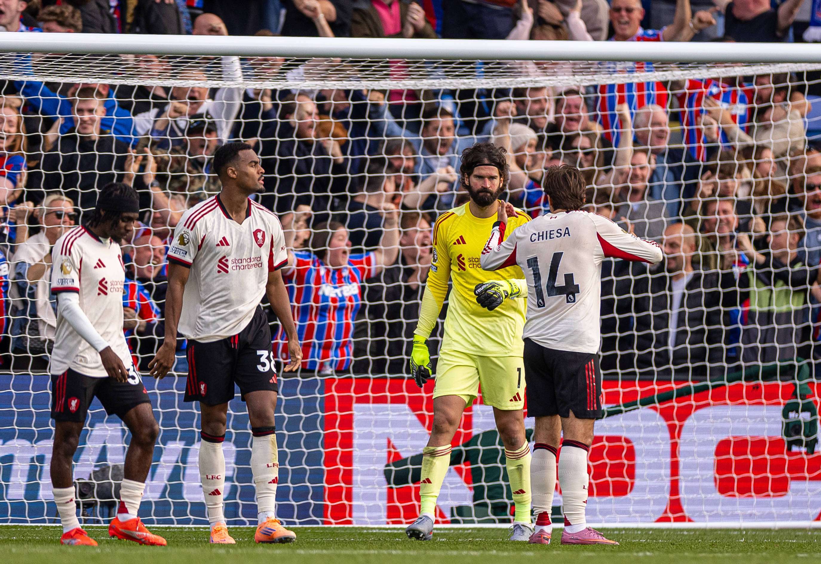 包含曼城再次大胜对手,连胜赛季已达场的词条 包含曼城再次大胜对手,连胜赛季已达场的词条