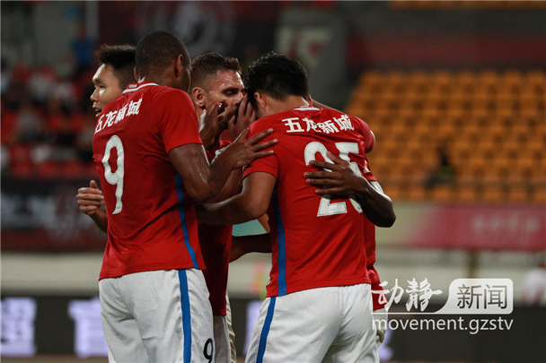 巴勒莫主场失利，保级形势严峻