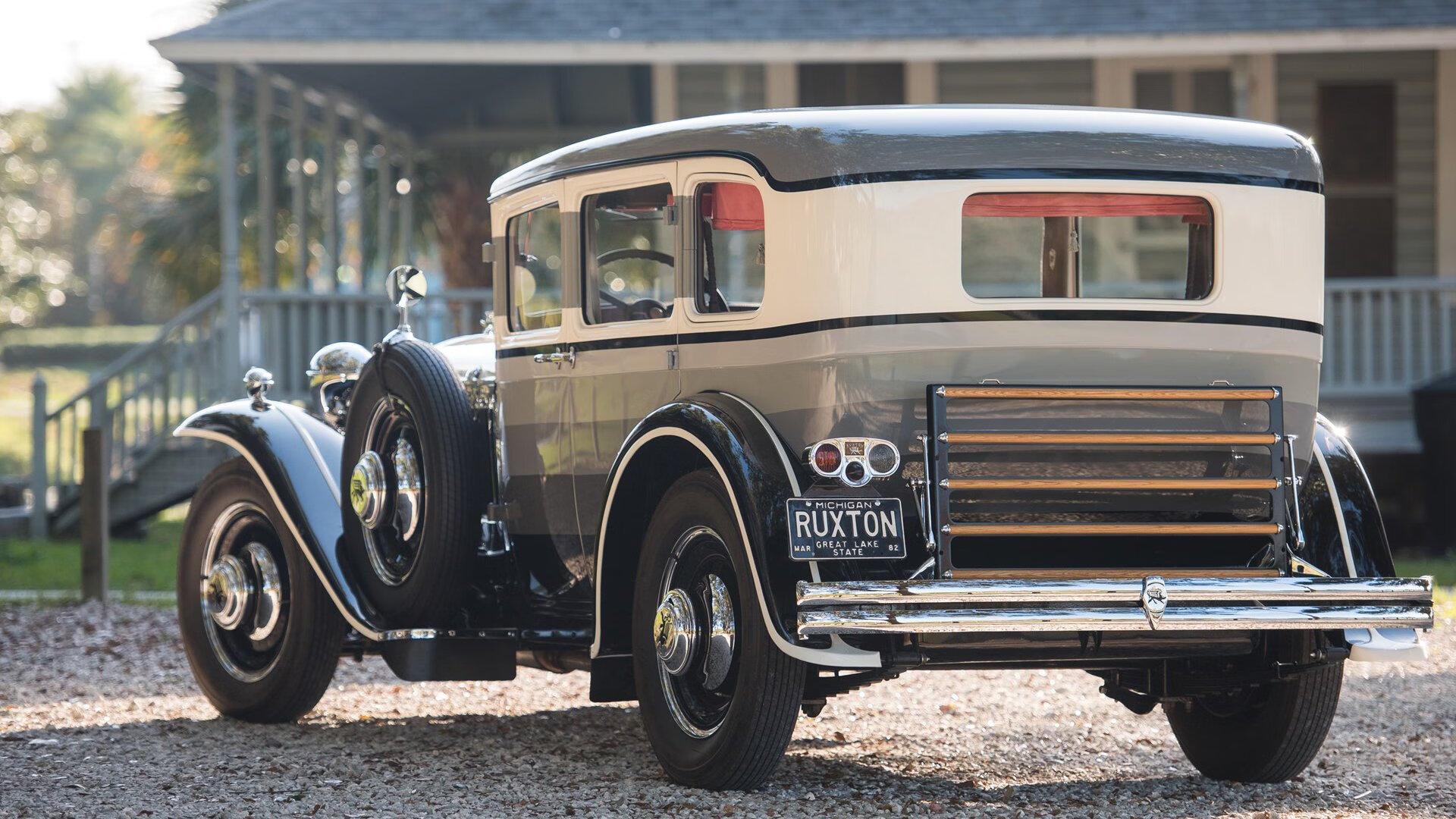 约基奇扛起全队，鹈鹕压哨击败湖人—一场关于领袖与韧性的双重奏