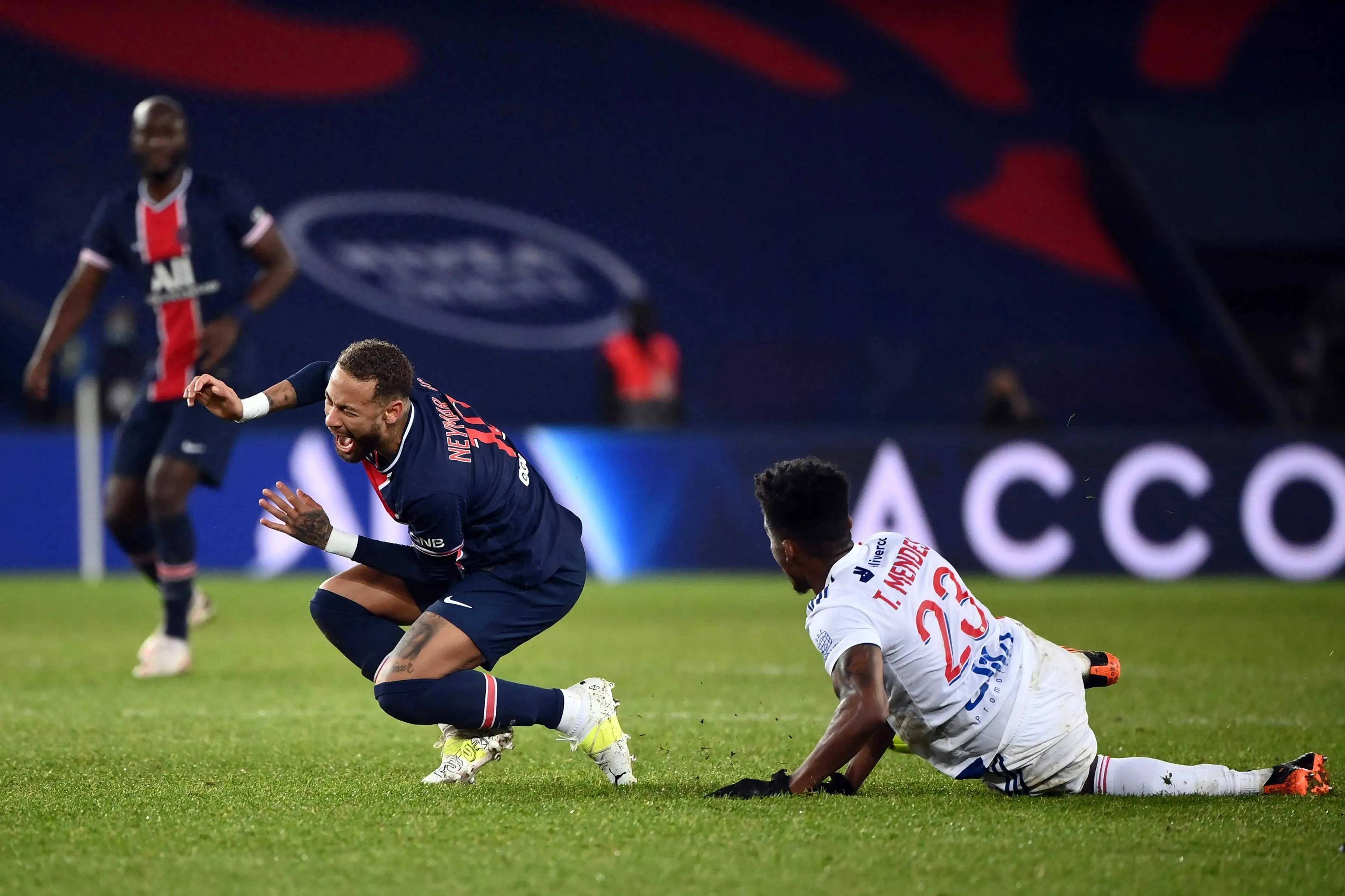 曼城客场大胜热刺，稳居欧冠小组第一