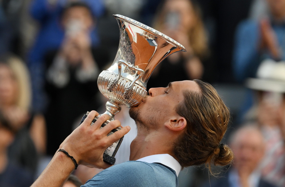 年终总决赛完胜戴维斯杯,兹维列夫惊艳四座 年终总决赛完胜戴维斯杯,兹维列夫惊艳四座